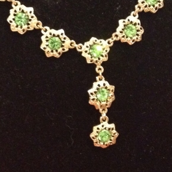 Pink matching set necklace & earrings - Picture 2 of 3